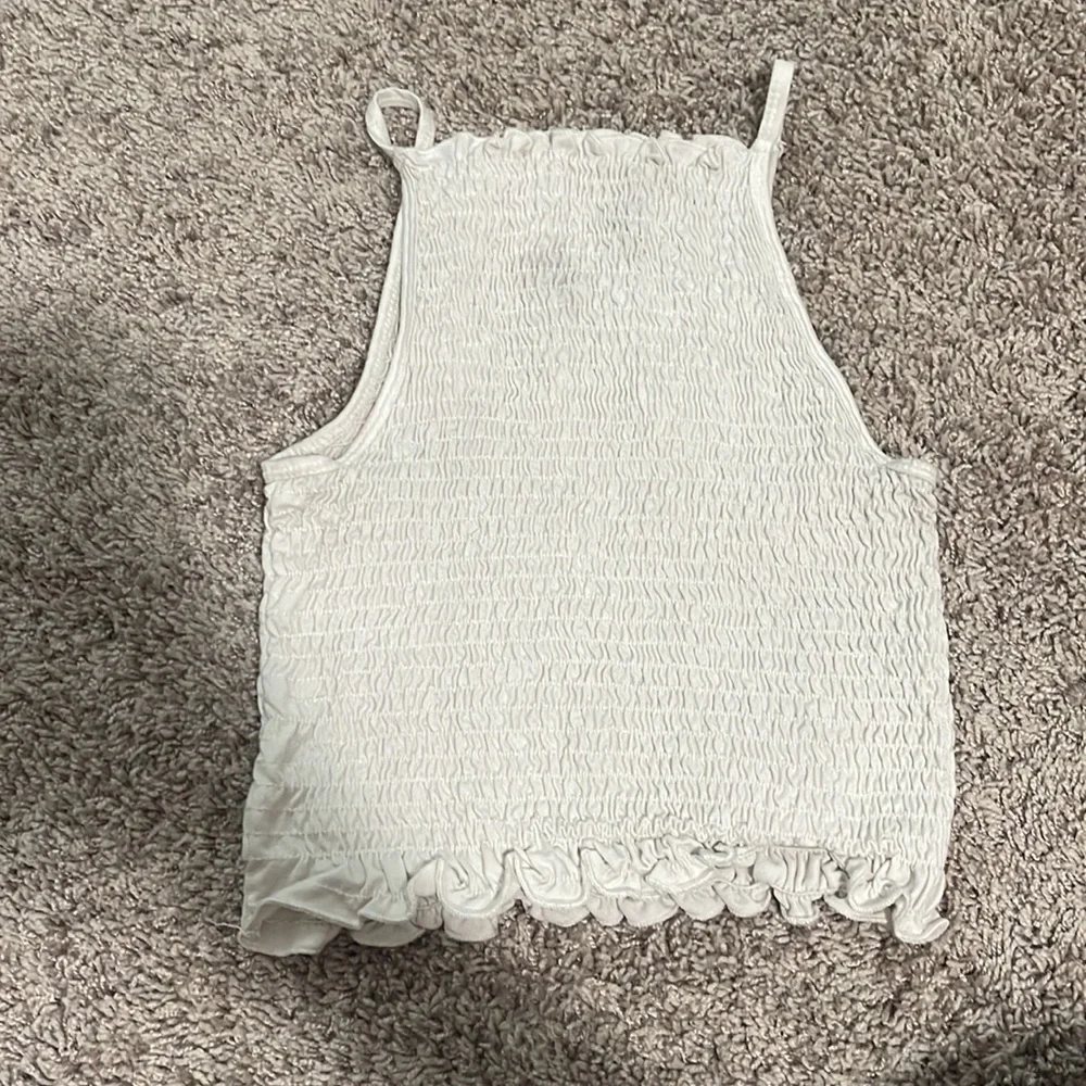 Gaze Ruffled Crop Top - Picture 2 of 3